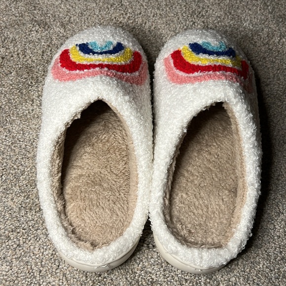 NEW Rainbow 7.5-8 Slippers Ivory/White Soft Plush Faux Fur Comfy Warm Slip-On - Picture 4 of 7